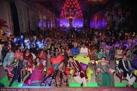 Đám cưới kéo dài 3 ngày, tiêu tốn 480 tỷ đồng của con trai triệu phú