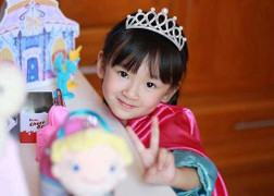 Ngắm 'bông hồng lai' 4 tuổi đáng yêu đất Sài thành