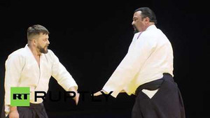 Video: Xem bậc thầy võ thuật Steven Seagal tỏa sáng tại Nga
