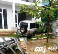Tài xế 'xe điên' đâm sập tường nhà dân rồi bỏ trốn