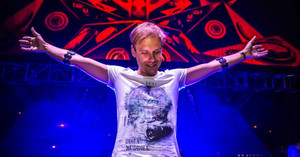 DJ số 1 thế giới Armin Van Buuren muốn thưởng thức phở Hà Nội