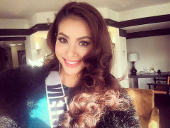 Clip: Hoa hậu Phạm Hương hát ‘Hello Việt Nam’ cực ngọt làm nức lòng fan