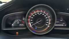 Hàng loạt xe Mazda 3 vẫn nổi đèn check-engine lần thứ 2
