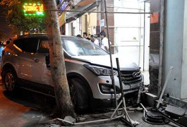 Xe 'điên' gây tai nạn thảm khốc giữa Sài Gòn, 4 người thương vong