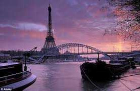 Mãn nhãn show nghệ thuật ánh sáng trên tháp Eiffel