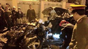 Xe khách 'hết hạn sử dụng' đâm liên hoàn, 7 người thương vong