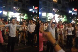 Xôn xao clip nhân viên đa cấp hú hét chào mời ở phố đi bộ Nguyễn Huệ