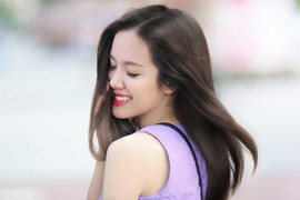 Hoàng Oanh, Phương Ly thả tóc dài tươi xinh trong nắng