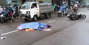 Truy bắt tài xế ôtô tông chết người rồi bỏ trốn