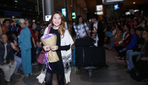 Mỹ Tâm bất ngờ được học trò cưng ra sân bay đón