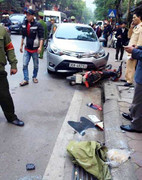 Hà Nội: Xe ô tô 'điên' húc bay xe máy trên phố Tô Hiệu