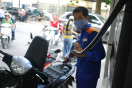 Giá dầu thế giới xuống 'đáy' 7 năm, giá xăng trong nước sẽ thế nào?