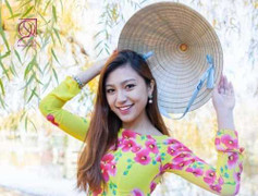 Nữ du học sinh Việt xinh đẹp mặc áo dài, khoe dáng cực chuẩn
