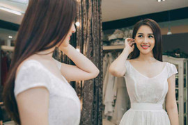 Mai Phương Thuý yêu kiều khoe vai thon quyến rũ