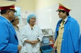 Thượng úy bị xe tải đâm, kéo lê: Lãnh đạo Cục CSGT thăm hỏi