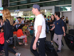 Huyền thoại DJ thế giới Tiesto được bảo vệ nghiêm ngặt khi tới Việt Nam