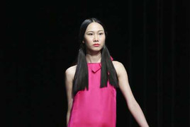 NTK Hà Linh Thư mang sắc hồng hoa đào vào bộ sưu tập mới