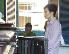 Sát thủ ghen cuồng, đổ xăng đốt người yêu cũ