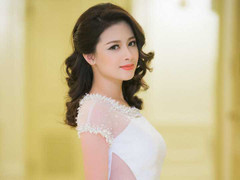 Dương Hoàng Yến khoe vẻ tinh khôi trong đầm trắng