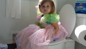 Mách bạn hướng dẫn bé gái đi vệ sinh đúng cách