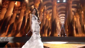 Phạm Hương tỏa sáng lộng lẫy tại bán kết Hoa hậu Hoàn vũ 2015