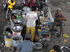 Thức ăn đường phố: Bẩn những vấn đắt hàng