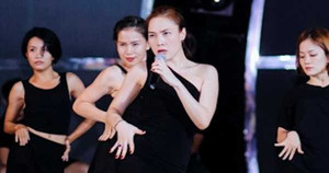 Mỹ Tâm diện đầm lệch vai sexy