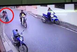 Clip: Dựng xe bên kia đường, không kịp trở tay khi trộm ‘viếng thăm’