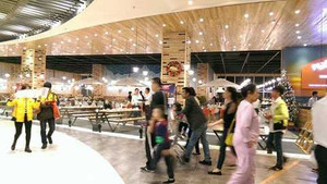 Đồ trang trí Noel: Chuộng hàng giá rẻ, chê hàng đắt tiền