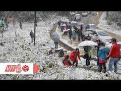 Teen Việt háo hức ngắm băng tuyết ở Sapa