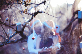 Ảnh cưới độc đáo của cặp đôi Hà Thành mùa Noel