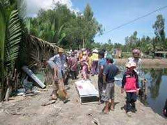 Bàng hoàng thấy cha mẹ chết bất thường trong chòi lá ở đầm tôm