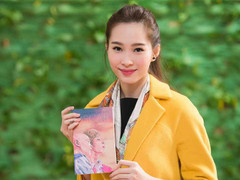 Đặng Thu Thảo rạng rỡ đi kí tặng sách gây quỹ cho học trò nghèo vùng cao