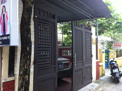 Ngủ dậy tá hoả phát hiện 2 xe SH 'không cánh mà bay'