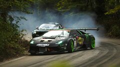 Video: Mãn nhãn đại chiến drift giữa 'bò mộng' Lamborghini và 'ngựa hoang' Mustang