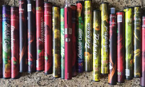 Học sinh ngang nhiên hút shisha trong trường học ở Đắk Nông