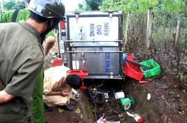 Clip: Ôtô húc văng nhóm học sinh đang đến trường