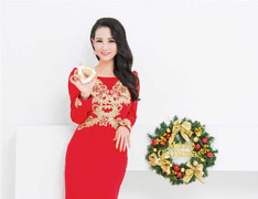 Hoa hậu quý bà Sương Đặng đẹp nồng nàn trong sắc đỏ Noel