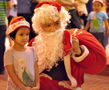 Người Sài Gòn háo hức xuống phố đón Noel sớm