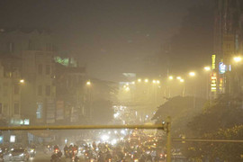 Hà Nội mờ ảo trong lớp sương mù 'lạ'