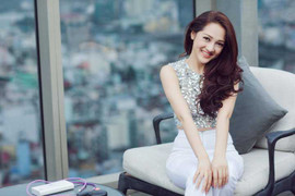 Bảo Anh xinh tươi rạng rỡ khoe vẻ đẹp không tì vết