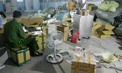 Hàng chục trinh sát phá ổ sản xuất thuốc trừ sâu giả cực lớn