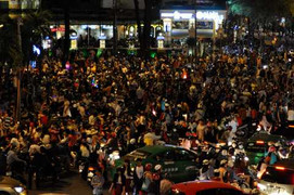 Phố phường Sài Gòn tắc nghẽn đêm Noel