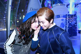 Chi Pu - Gil Lê tình tứ trước khán giả Thủ đô