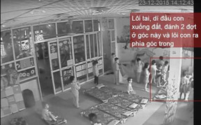 Phẫn nộ cô giáo mầm non lột đồ, đánh trẻ giữa trời rét buốt