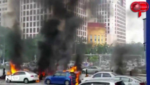 Clip: Kinh hoàng ném bom đánh ghen ở Malaysia