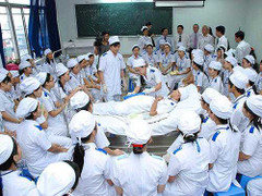 Năm 2015: Ngành y tế đã thật sự thay đổi tim, óc?