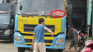 Thực hư chuyện không dán khẩu hiệu Lái xe an toàn sẽ bị xử phạt