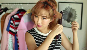 Lên kế hoạch trang điểm và chăm sóc tóc mỗi ngày cho bạn gái thêm xinh