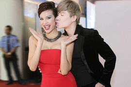 Nathan Lee tình tứ hôn má siêu mẫu Phương Mai